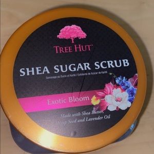 Tree Hut Scrub
Exotic blossom